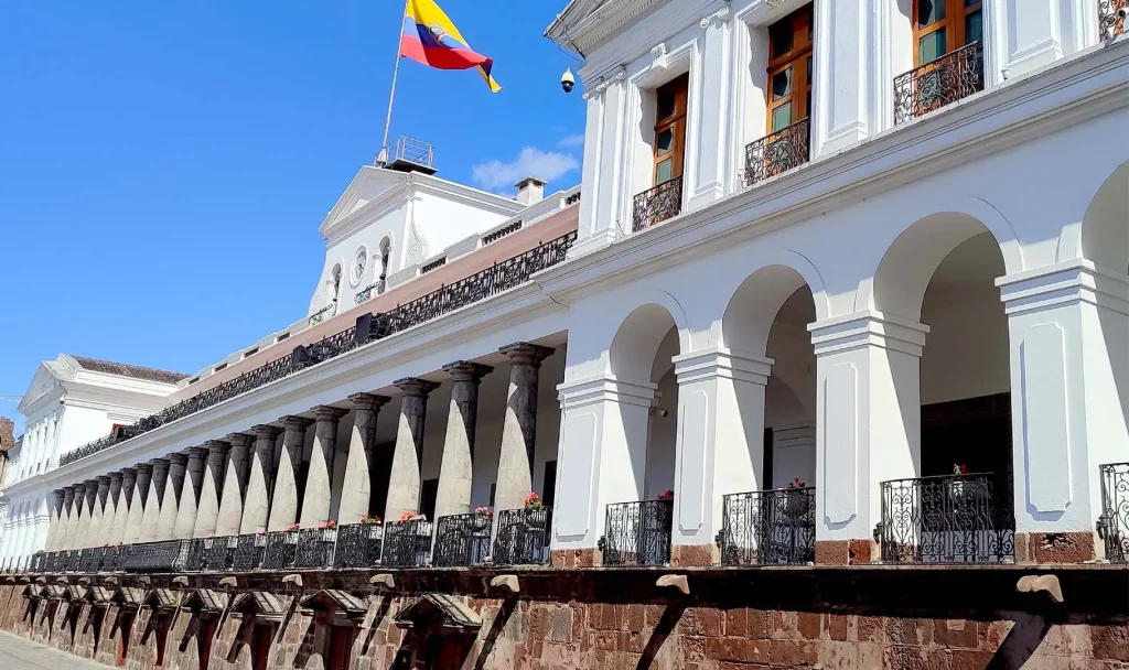 Text Alt (FOTO): imagen referencial centro histórico de Quito