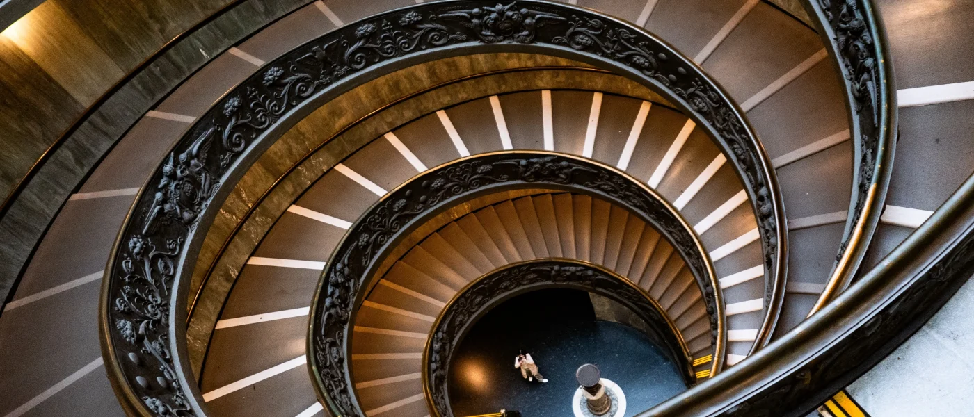 “La escalera de Bramante”, Leonardo Valencia