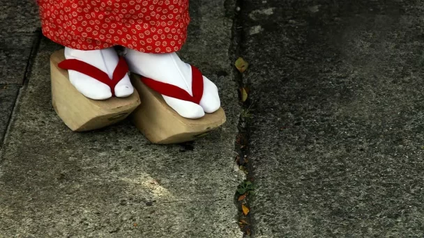 zapatos-de-madera-de-geisha